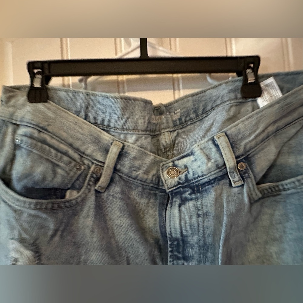 Relaxed slim built in flex men distressed ripped light blue jeans si”z 36x30 - Picture 5 of 9